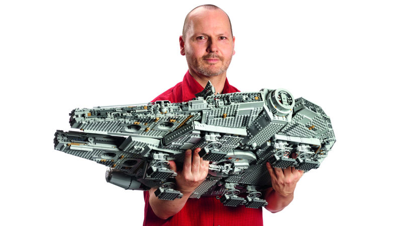 Illustration for article titled El set de Lego más grande de la historia es una increĂble rĂ©plica del HalcĂłn Milenario hecha con 7.541 piezas